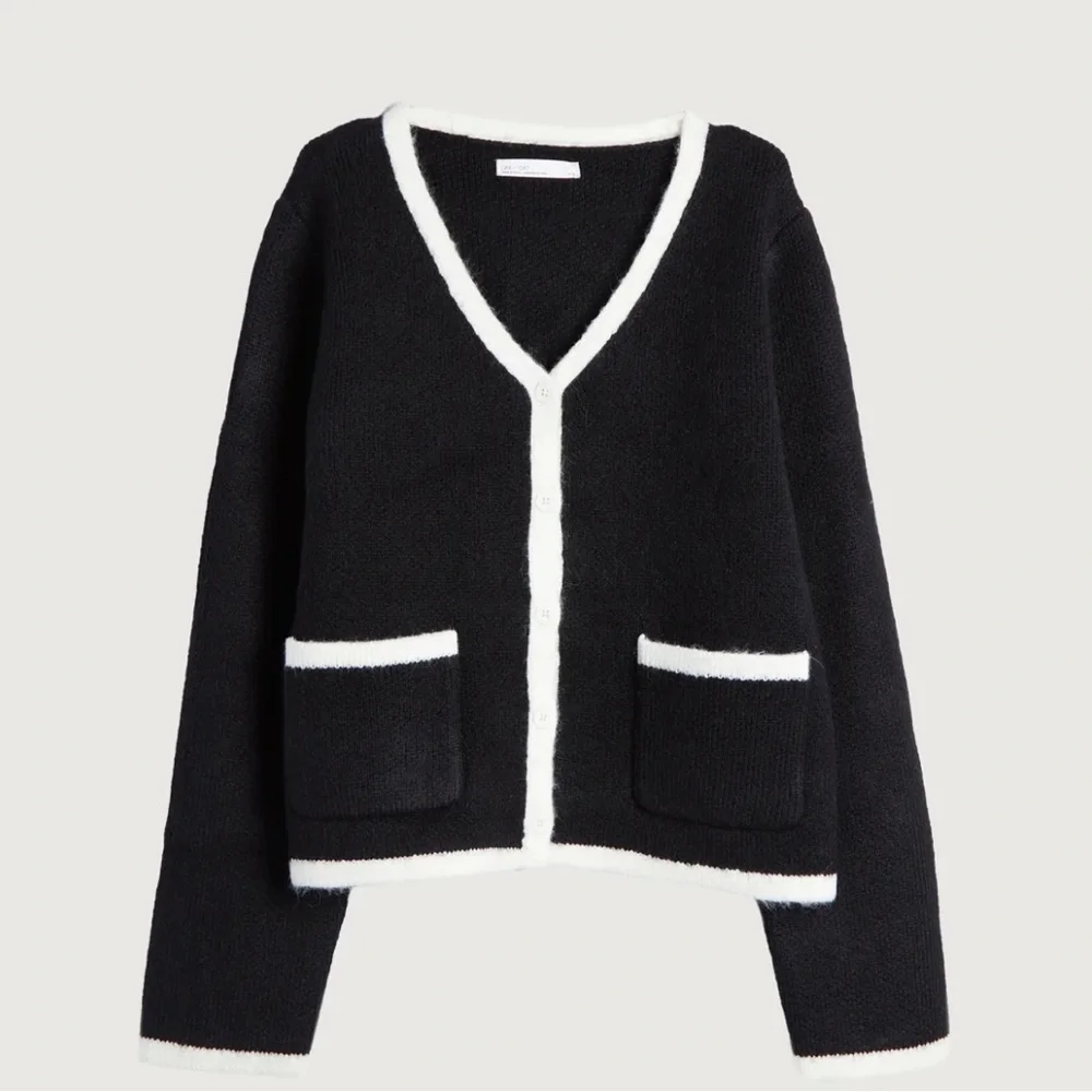 Oak + Fort CONTRAST TRIM BUTTON UP CARDIGAN - Picture 2 of 4